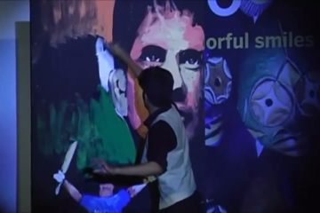 Vilas Nayak, painting Master Blaster Sachin Tendulkar at IIS 2013